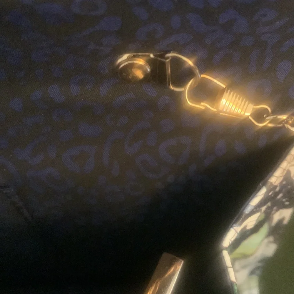 Butterfly Clutch Bag with Jeweled clasp - Picture 6 of 7